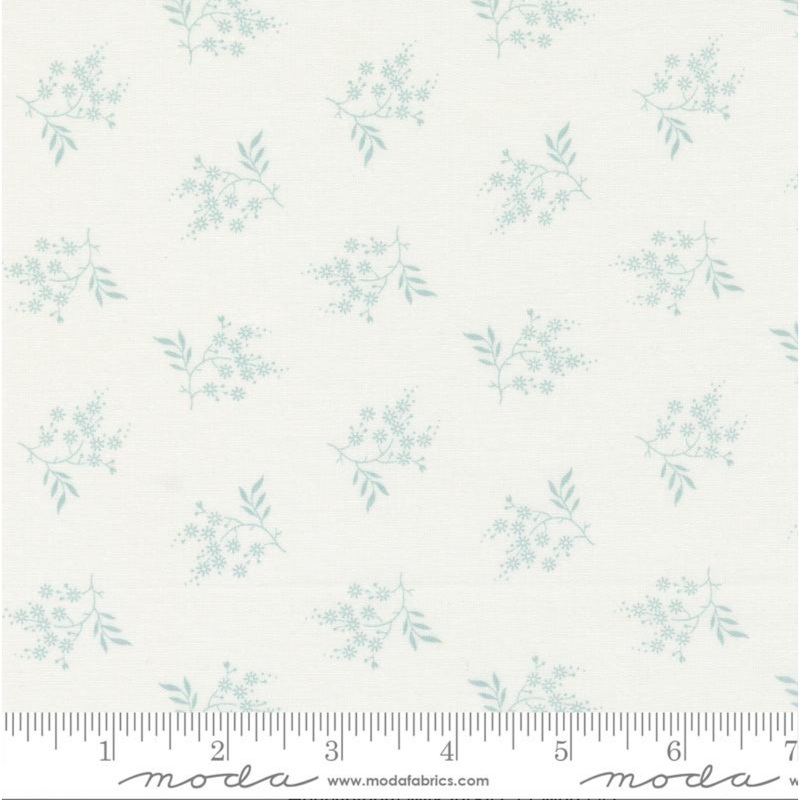 Honeybloom ~ Friendly Flowers ~ 44347 11 Milk 1/2 Yard